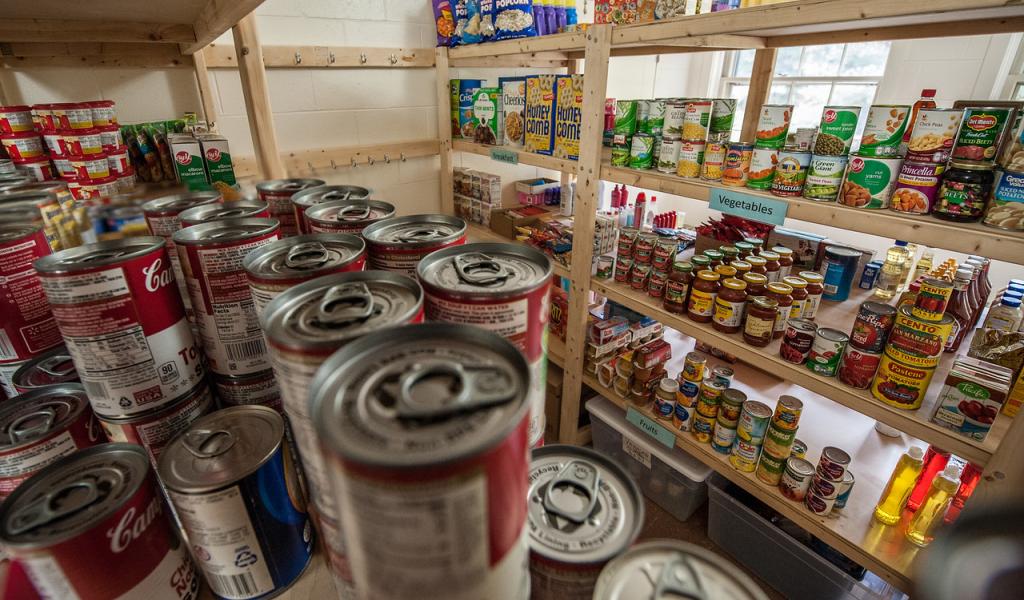 Food on shelves at Common Goods.